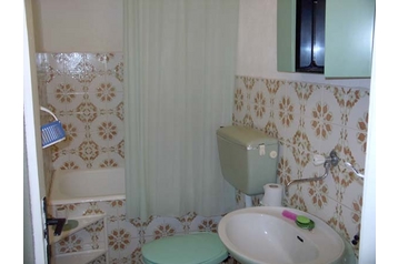 Kroatija Privát Sućuraj, Eksterjeras